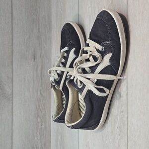 Taos Women Shooting Star Sneakers Sz 8.5